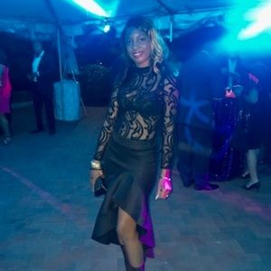 Fashion Nova Black trumpet skirt